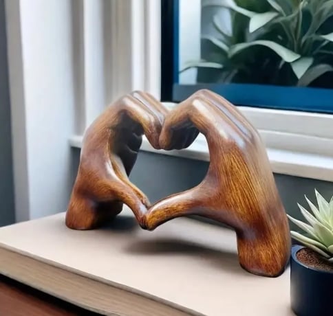 š Heart Statue