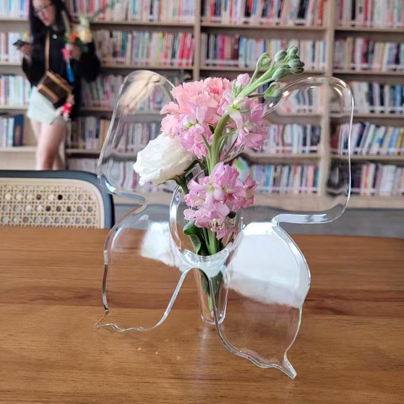 đ„Transparent Butterfly-Inspired Decorative Vase