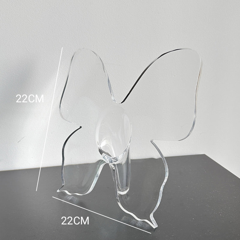đ„Transparent Butterfly-Inspired Decorative Vase